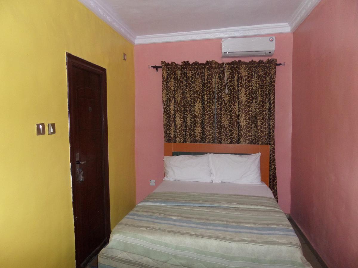 De-Zone Hotel Ikotun Экстерьер фото